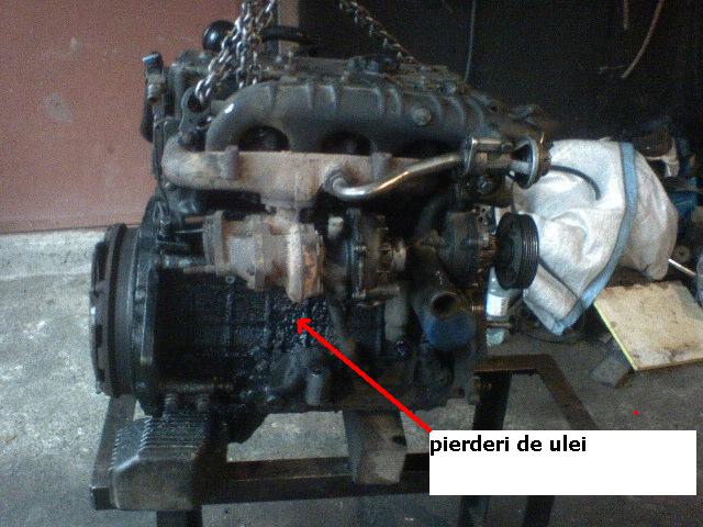 motorul dupa ce a fost demontat de pe caroserie.JPG
