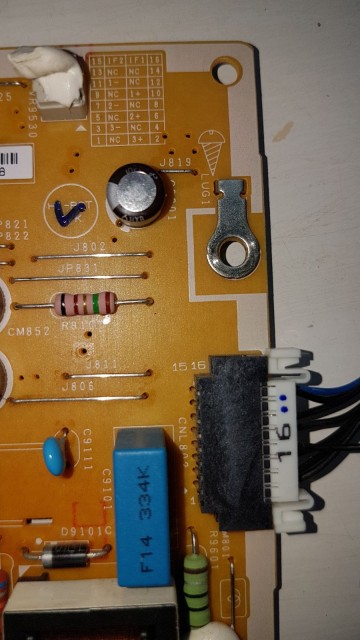 Samsung UEj5500AK Conector pentru panel LED.jpeg